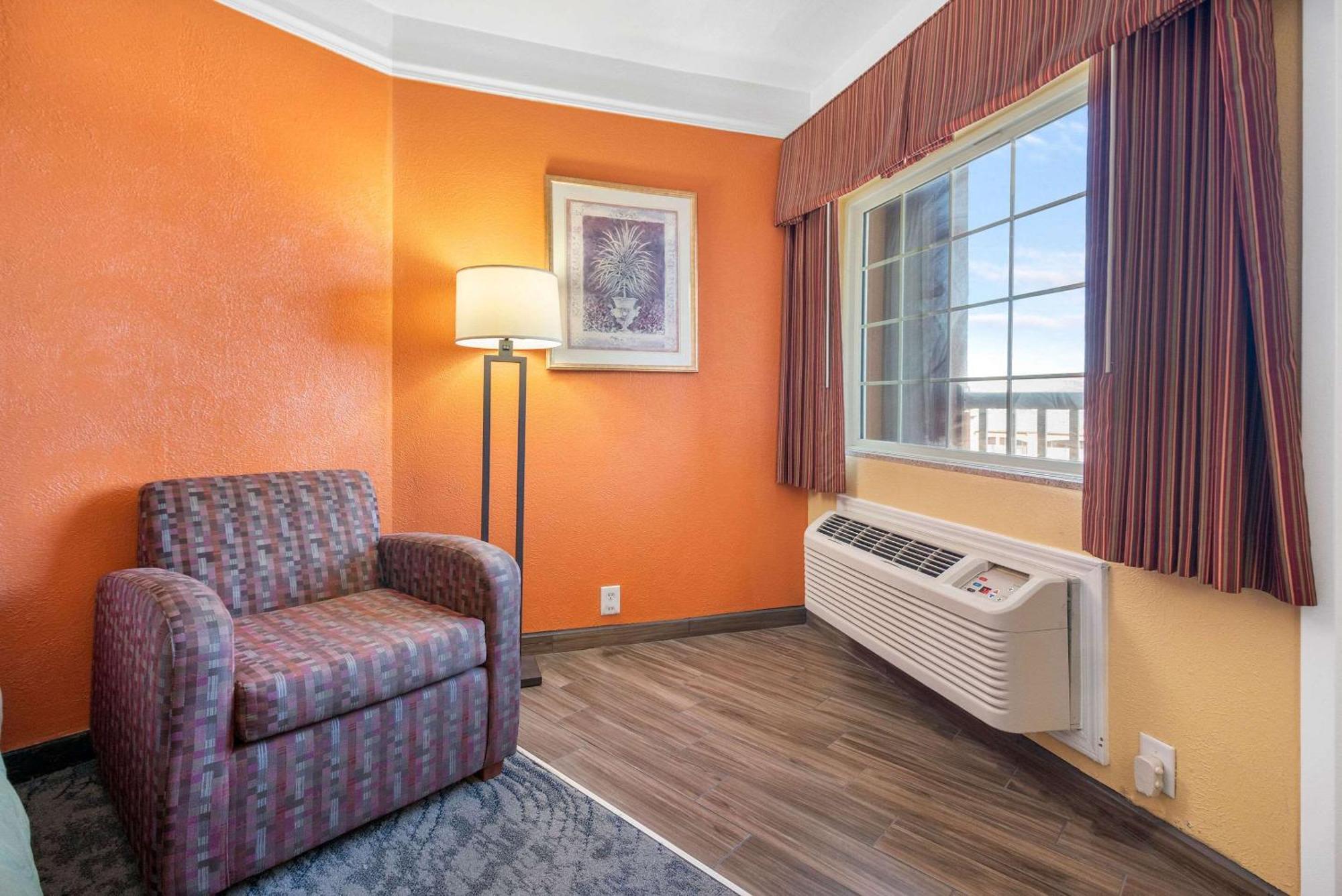 Quality Inn & Suites Galveston - Beachfront Buitenkant foto